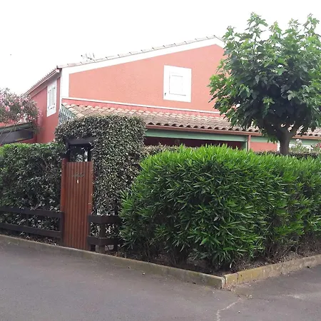 Pavillon 3 Pieces Avec Piscine, Terrasse Et Barbecue, A 600m De La ! - Fr-1-701-82